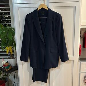 Halogen Navy women’s pant suit Sz. 16